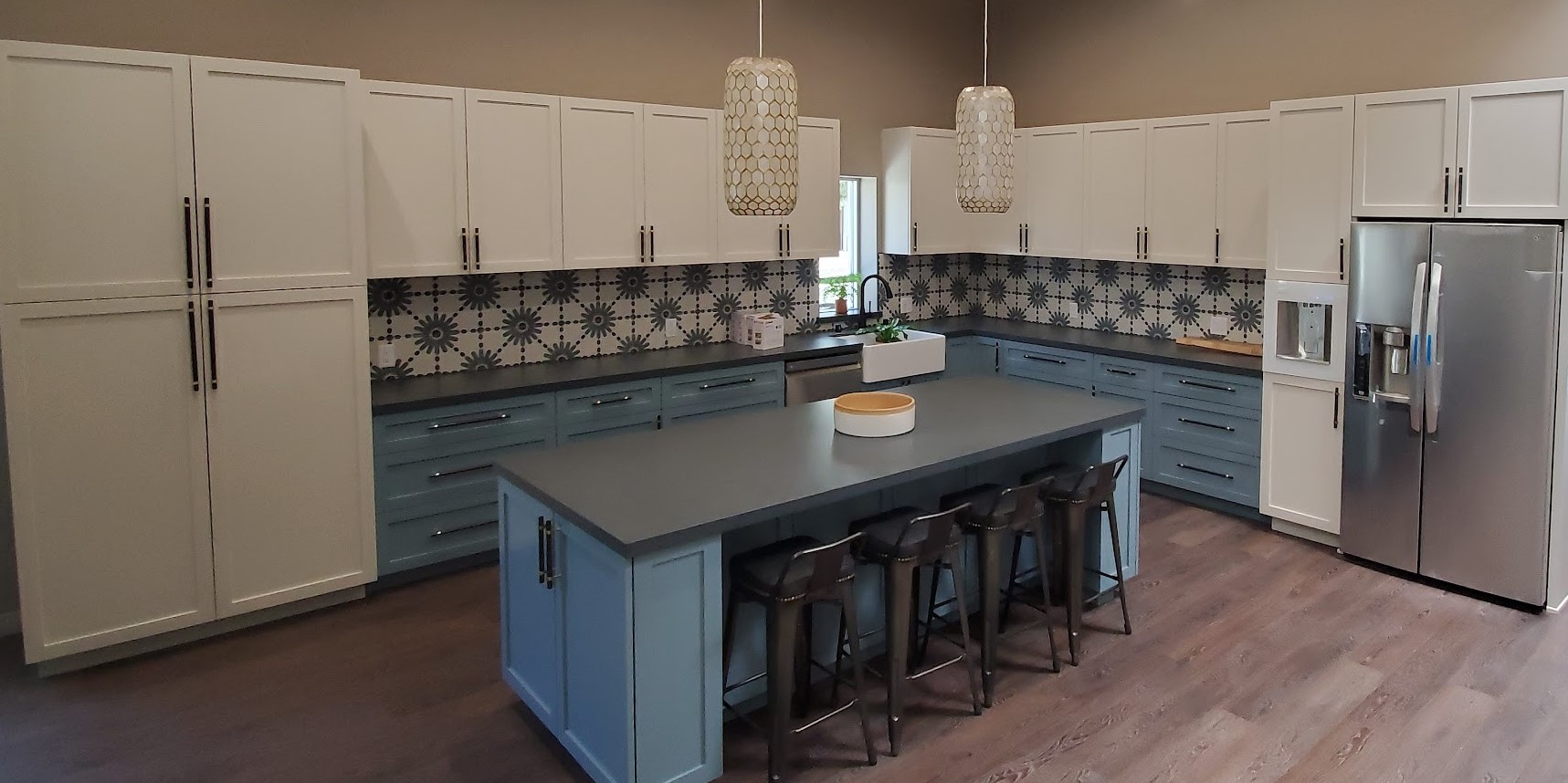 Two-Tone Transitional Kitchen