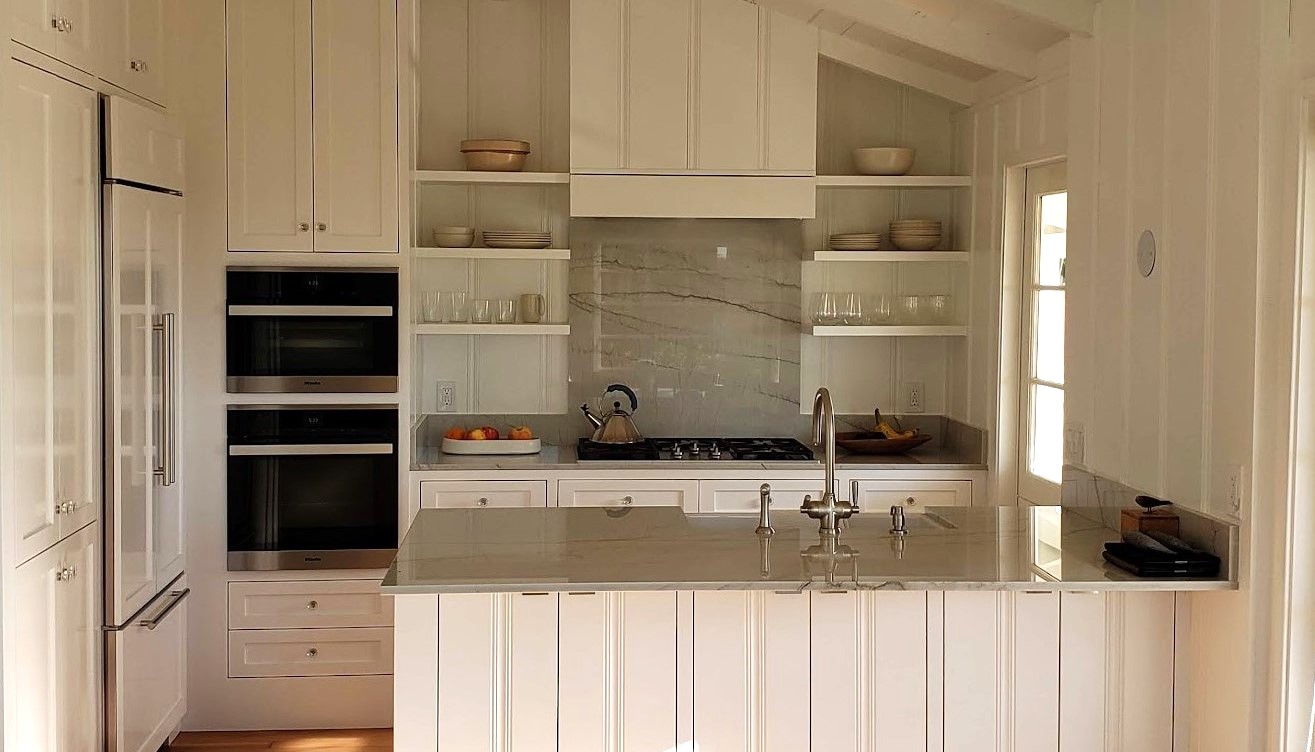 Bright White Coastal Cottage Kitchen