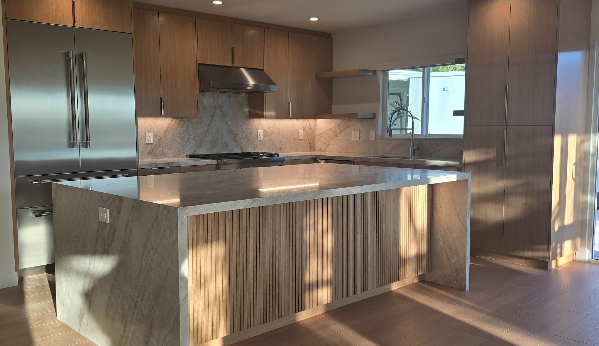 Modern Minimalist Wood-accented Kitchen